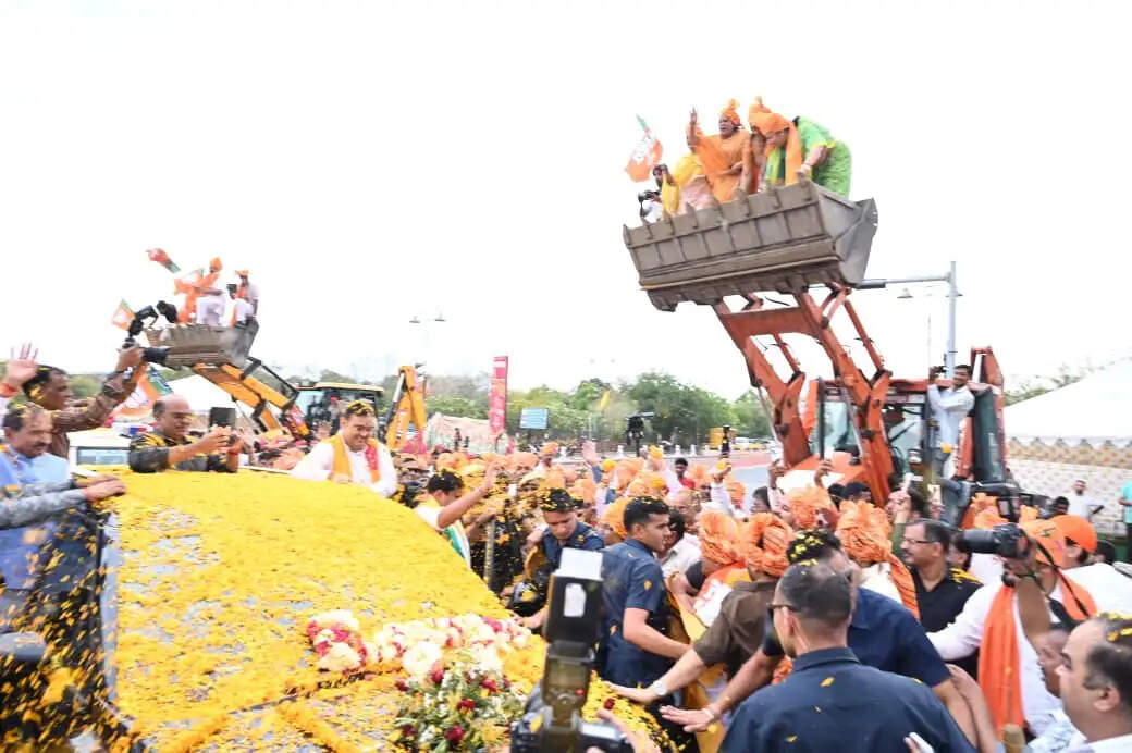 भाजपा राष्ट्रीय अध्यक्ष नितिन नवीन को गदा भेंट कर विधायक गोपाल शर्मा ने किया अभिनंदन