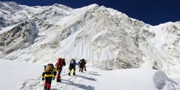 नेपाल में 637 पर्वतारोहियों को 18 पर्वतों पर चढ़ाई की अनुमति