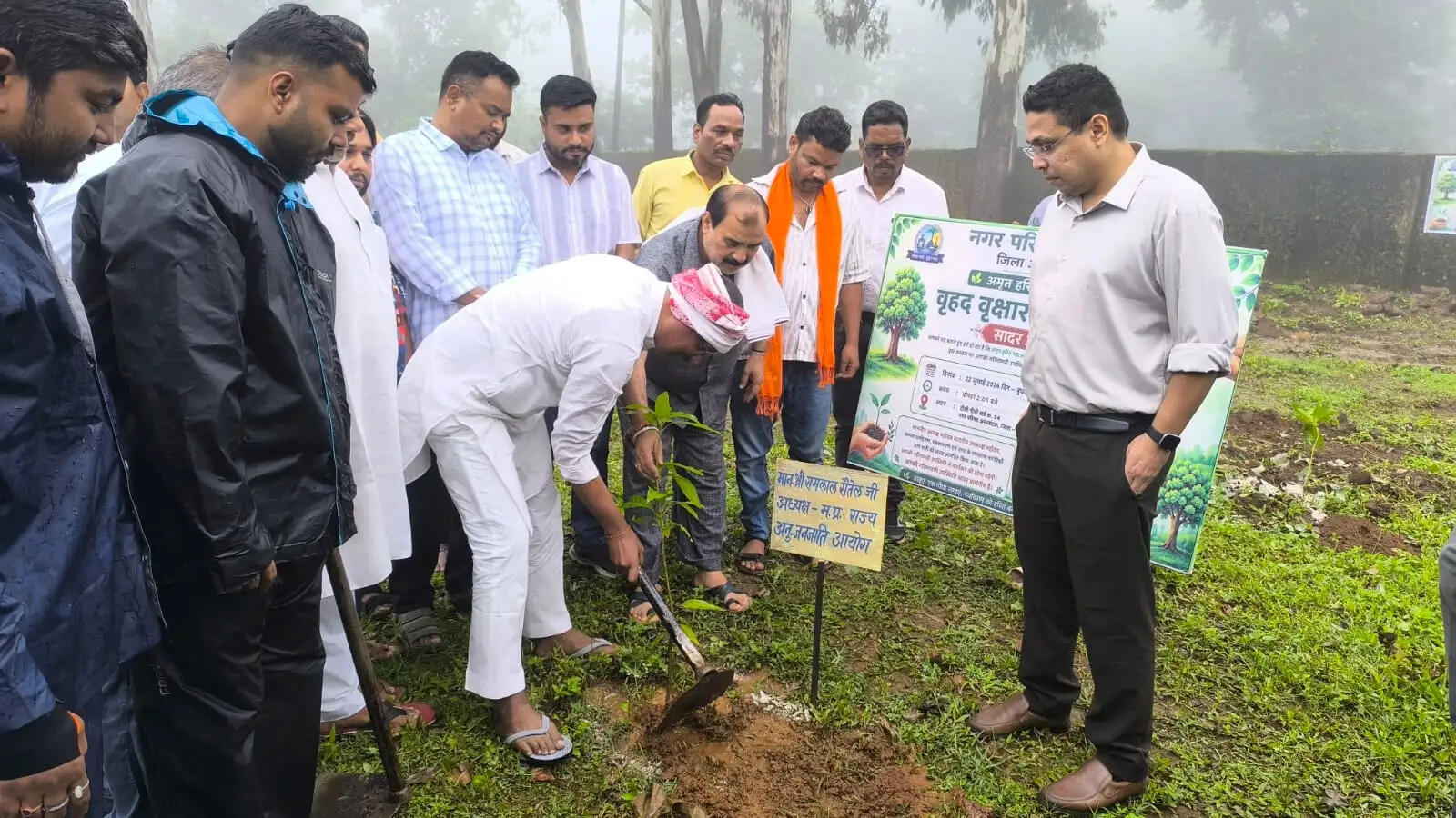 अनूपपुर: अमरकंटक में 'अमृत हरित महा अभियान' के तहत 3 हजार पौधों का वृहद पौधारोपण