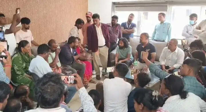 युवती की मौत के बाद हॉस्पिटल के बाहर धरना-प्रदर्शन, पांच लाख का बिल माफ