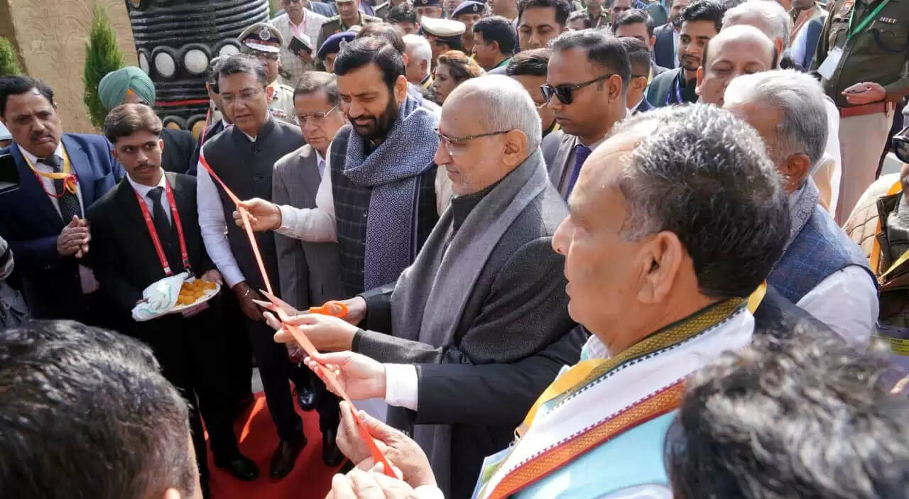 फरीदाबाद : ‘वसुधैव कुटुंबकम’ के शाश्वत भारतीय दर्शन को साकार करता है सूरजकुंड शिल्प मेला : सी. पी. राधाकृष्णन