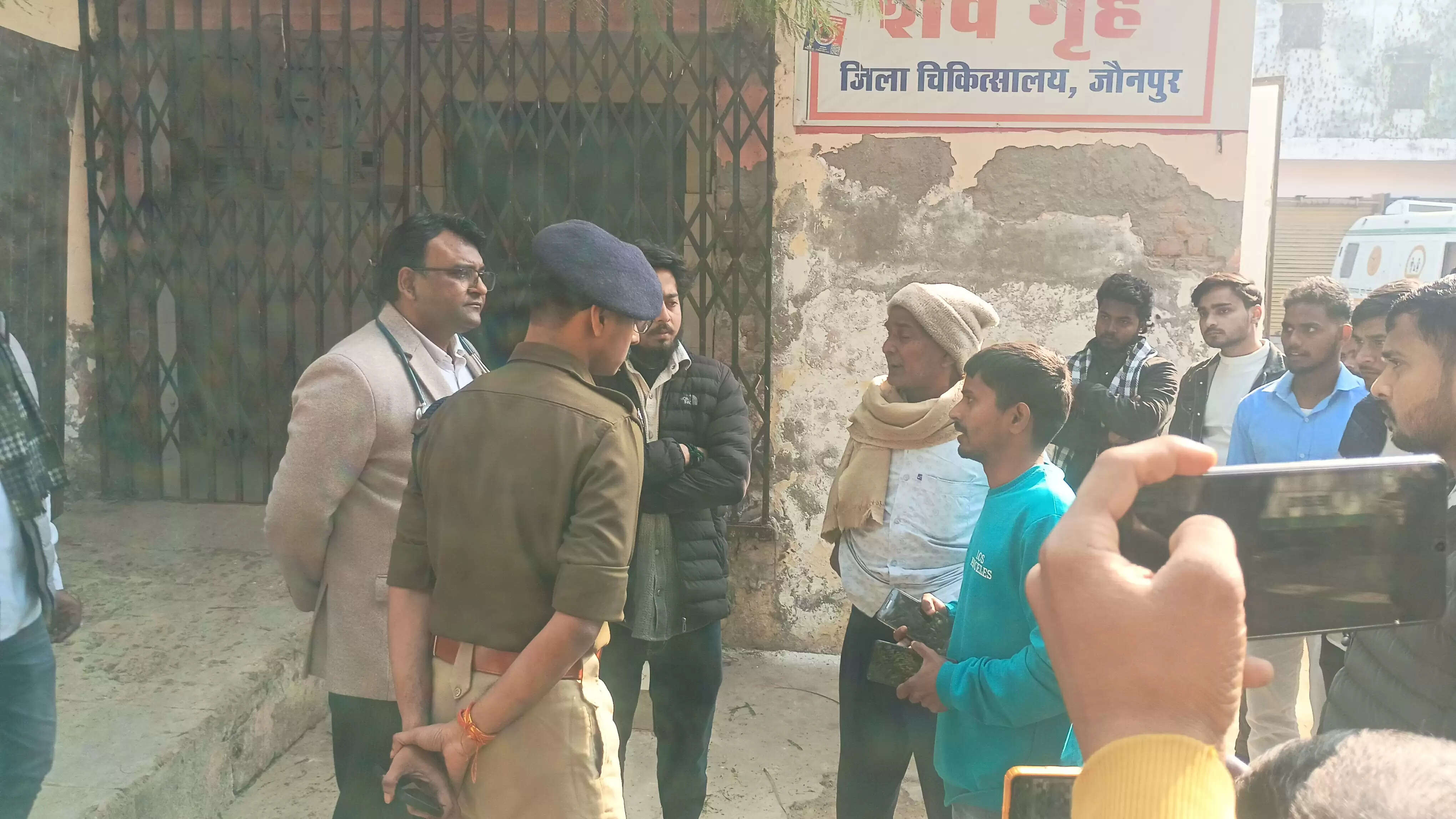 जौनपुर में चाइनीज मांझे की चपेट में आने से डाक्टर का गला कटा, अस्पताल में मौत