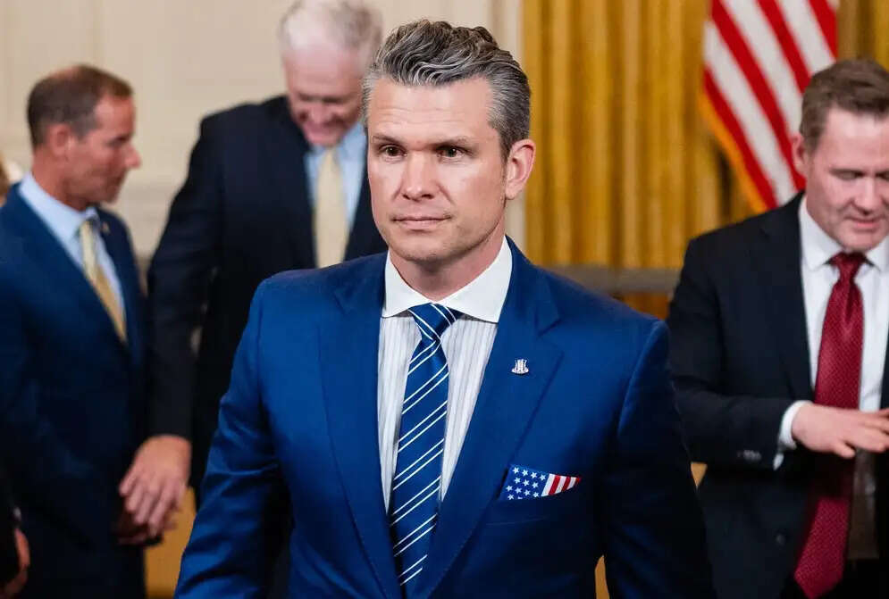 पेंटागन के कई शीर्ष अधिकारी निलंबित, इनमें रक्षा सचिव के सहयोगी भी