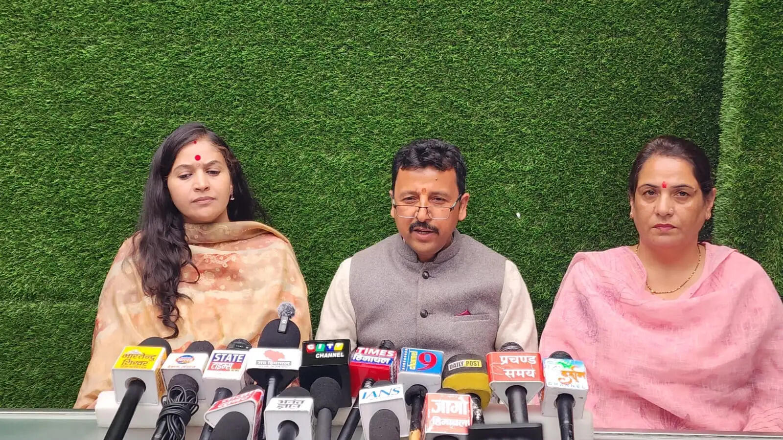 हिमाचल की जनता को विकास का रिपोर्ट कार्ड दे कांग्रेस सरकार : सिसोदिया