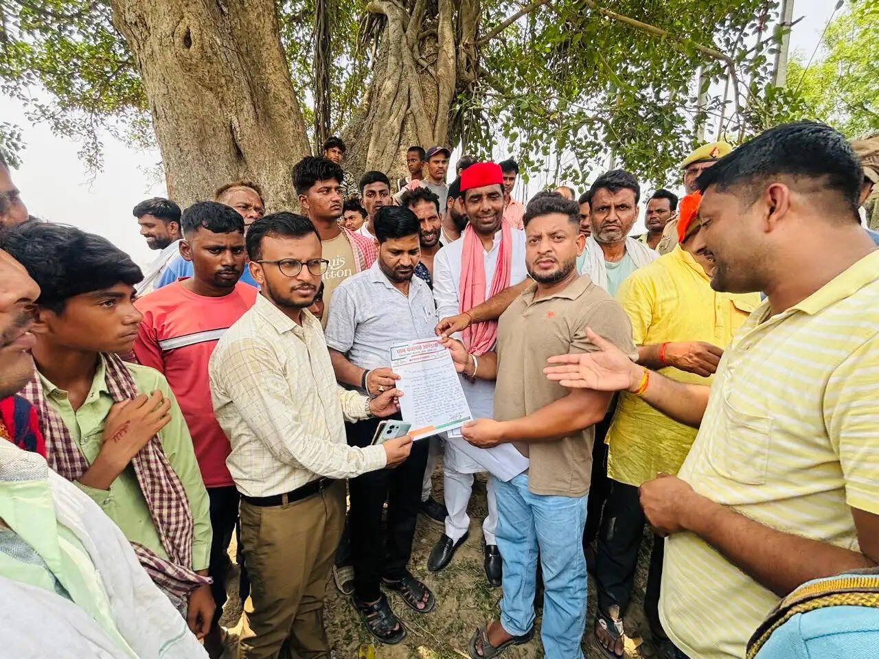देवरिया में तेलिया कला विद्युत उपकेंद्र पर ग्रामीणों का गुस्सा फूटा, प्रदर्शन कर की नारेबाजी