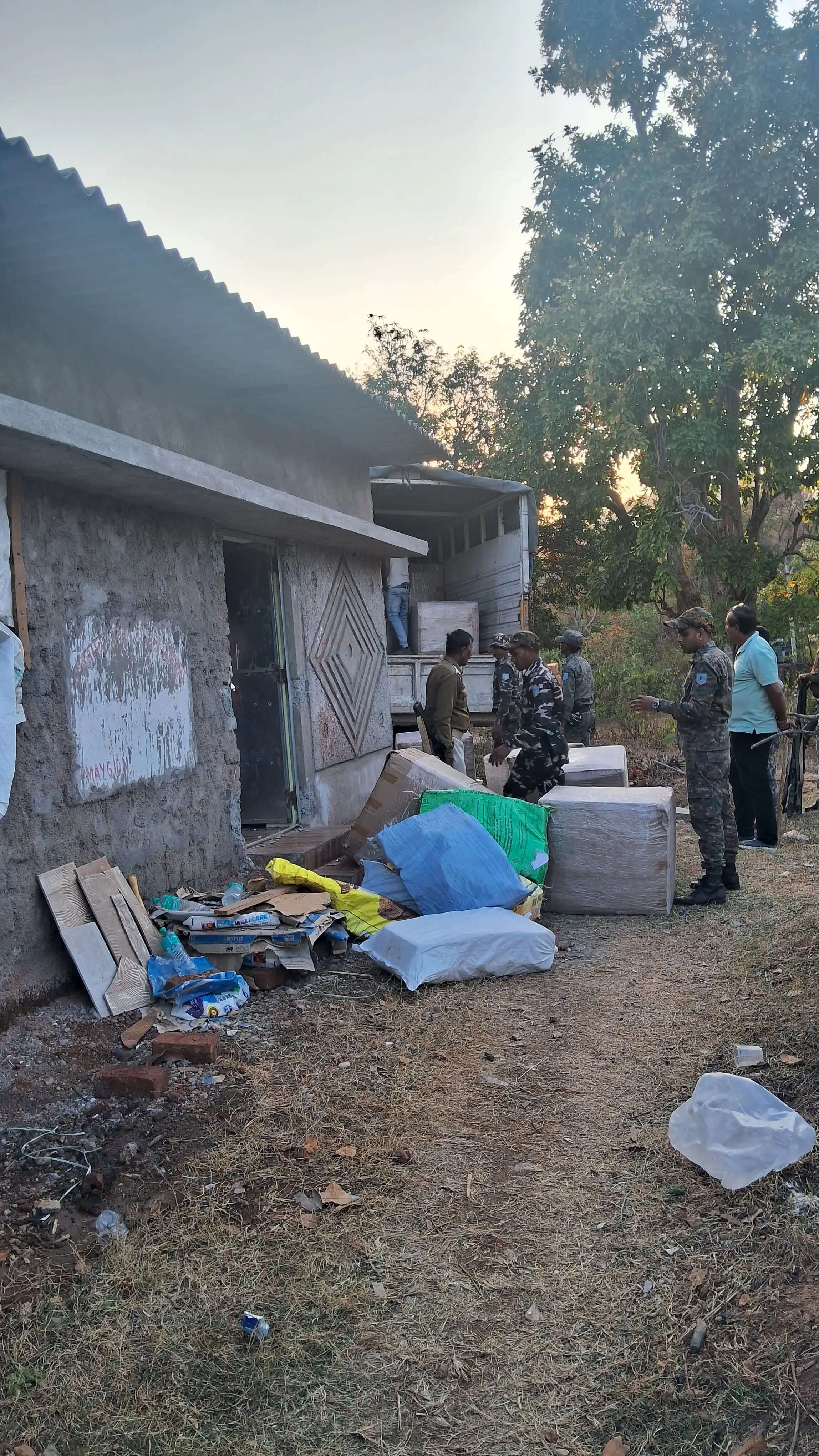 होली से पूर्व उत्पाद विभाग ने किया नकली शराब की फैक्ट्री का भंडाफोड़