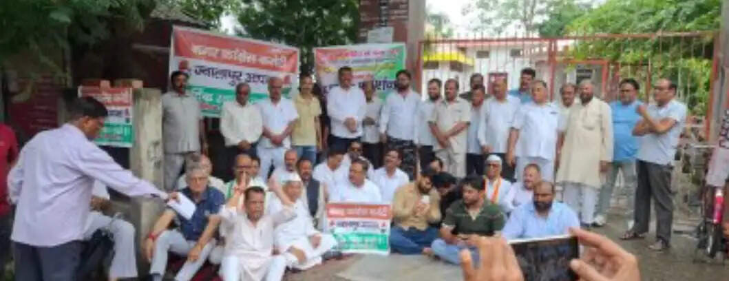चढ़ावे में गड़बड़ी के विरोध में कांग्रेस का उपवास-धरना