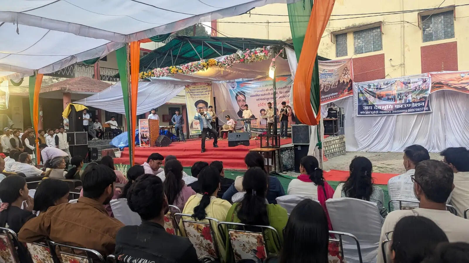 नाटी किंग कुलदीप शर्मा के गीतों में झूमे छात्र