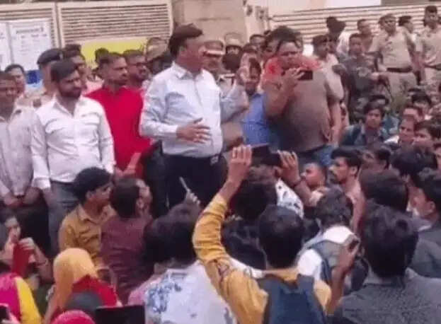 गुरुग्राम: आईएमटी मानेसर में करीब दस हजार कर्मचारी हड़ताल पर गए