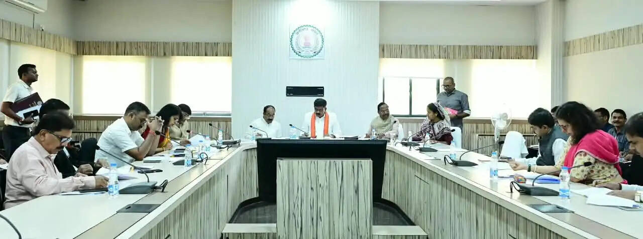 उप मुख्यमंत्री विजय शर्मा की अध्यक्षता में राजनीतिक प्रकरण वापसी समिति की हुई अहम बैठक