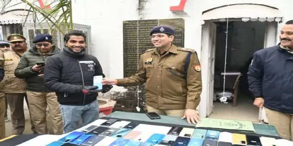 बरेली पुलिस ने 218 खोए मोबाइल को उनके स्वामियों तक पहुंचाया