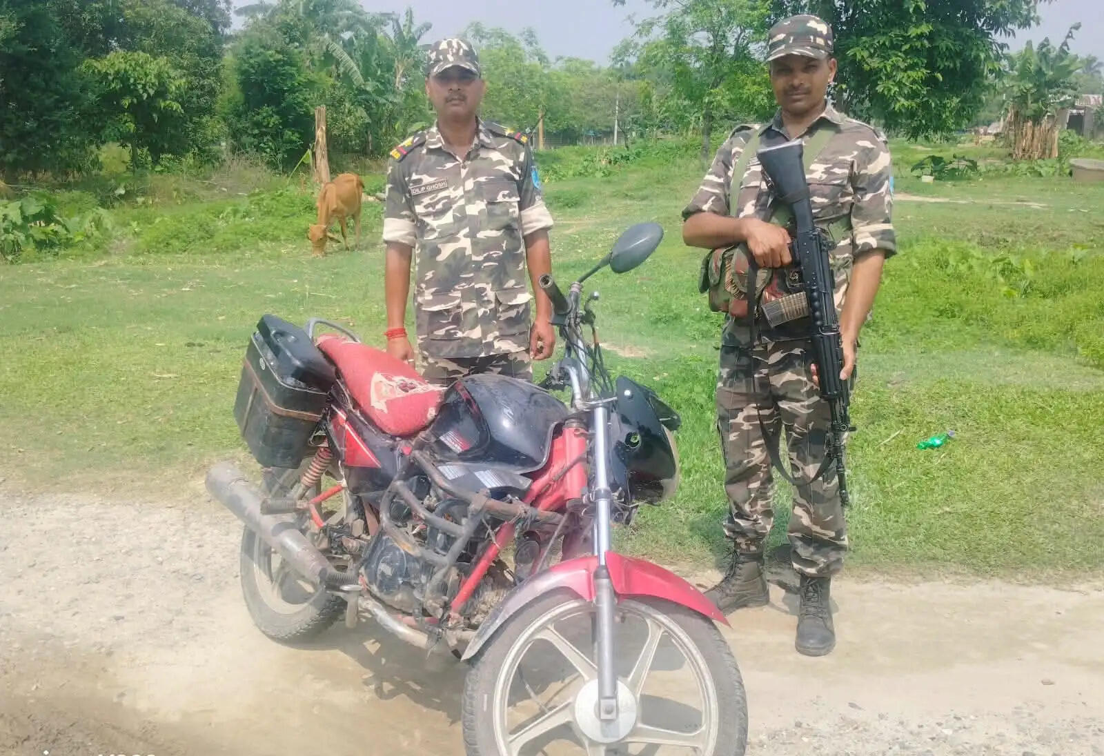 एसएसबी ने नेपाल से तस्करी कर लाई जा रही 90 बोतल शराब की जब्त , तस्कर फरार