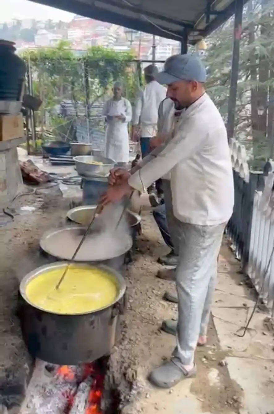 शिमला में गैस सिलेंडर की कमी का असर विधानसभा तक, बजट सत्र के लिए लकड़ी के चूल्हों पर बन रहा खाना