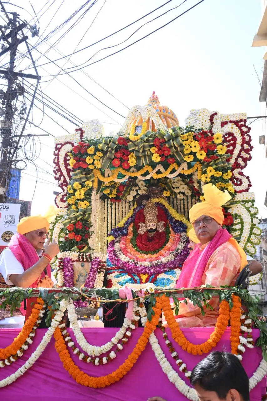 श्याम फागण अमृत महोत्सव पर की निकली भव्य ध्वजा निशान शोभायात्रा