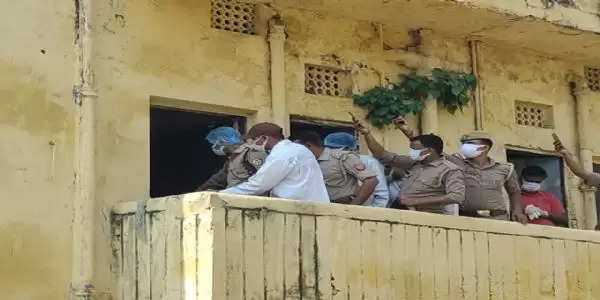 फतेहगढ़ पुलिस लाइन के आवास में मिला सिपाही का शव