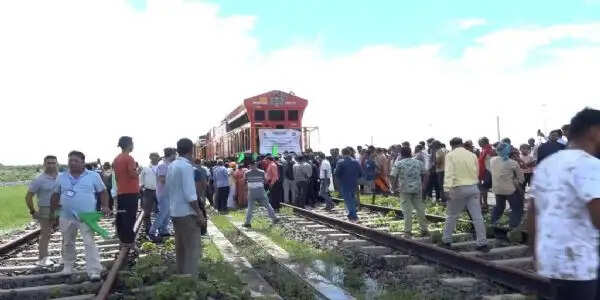 कोलकाता से पहली बार सीधे नेपाल के विराटनगर पहुंची व्यावसायिक कार्गो ट्रेन