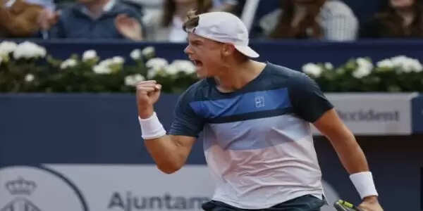 होल्गर रून ने कार्लोस अल्कारेज को हराकर जीता बार्सिलोना ओपन का खिताब