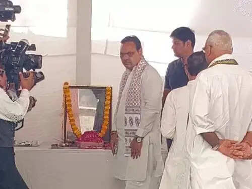 आतंकी हमले में मारे&nbsp;गए नीरज उधवानी को मुख्यमंत्री- पूर्व मुख्यमंत्री समेत कई नेताओं ने दी श्रद्धांजलि