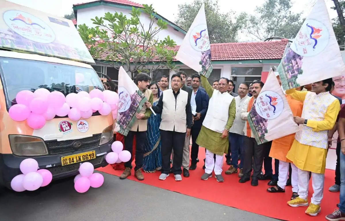 रायपुर : मुख्यमंत्री साय ने जय श्री राम के उद्घोष के साथ राम रथ को झंडी दिखाकर किया रवाना