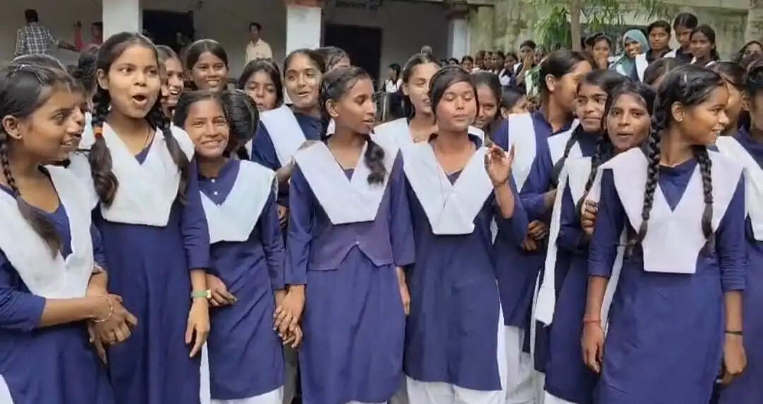 कौशांबी : कॉलेज में गंदे टॉयलेट और बदहाल पानी व्यवस्था को लेकर भड़के ‘जेन अल्फा’
