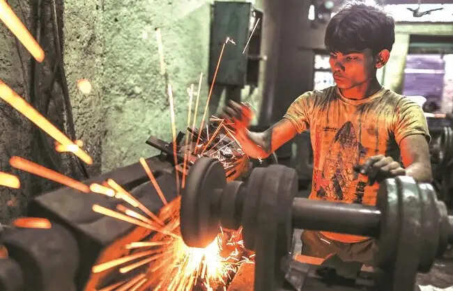 देश का औद्योगिक उत्पादन अप्रैल में 4.9 फीसदी बढ़ा, विनिर्माण क्षेत्र में बेहतर प्रदर्शन