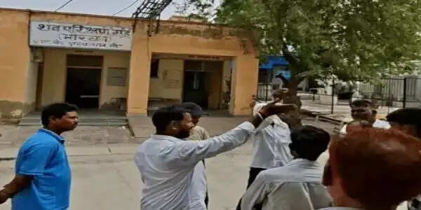 सांड के हमले से एएनएम सहित दो की मौत