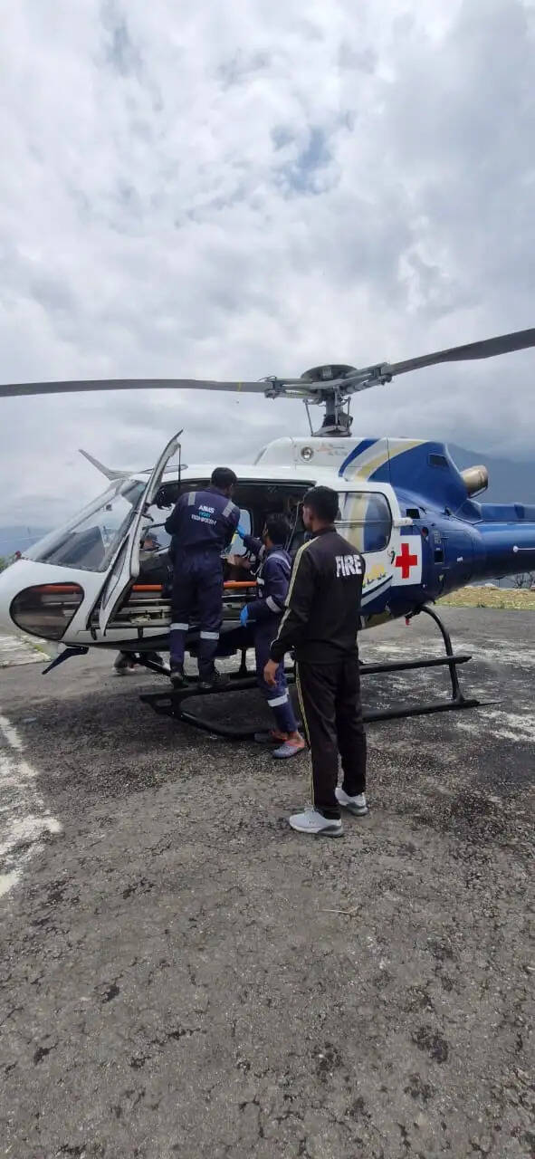 (अपडेट) उत्तरकाशी हेलीकॉप्टर हादसा : 6 श्रद्धालुओं की मौत, एक गंभीर घायल