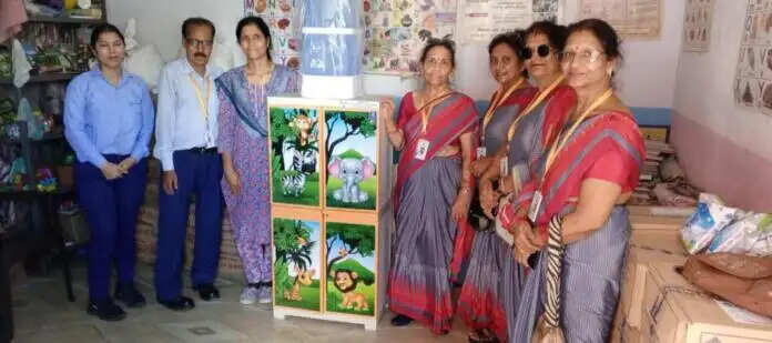 समिति ने आंगनबाड़ी केंद्रों को वाटर फिल्टर की भेंट