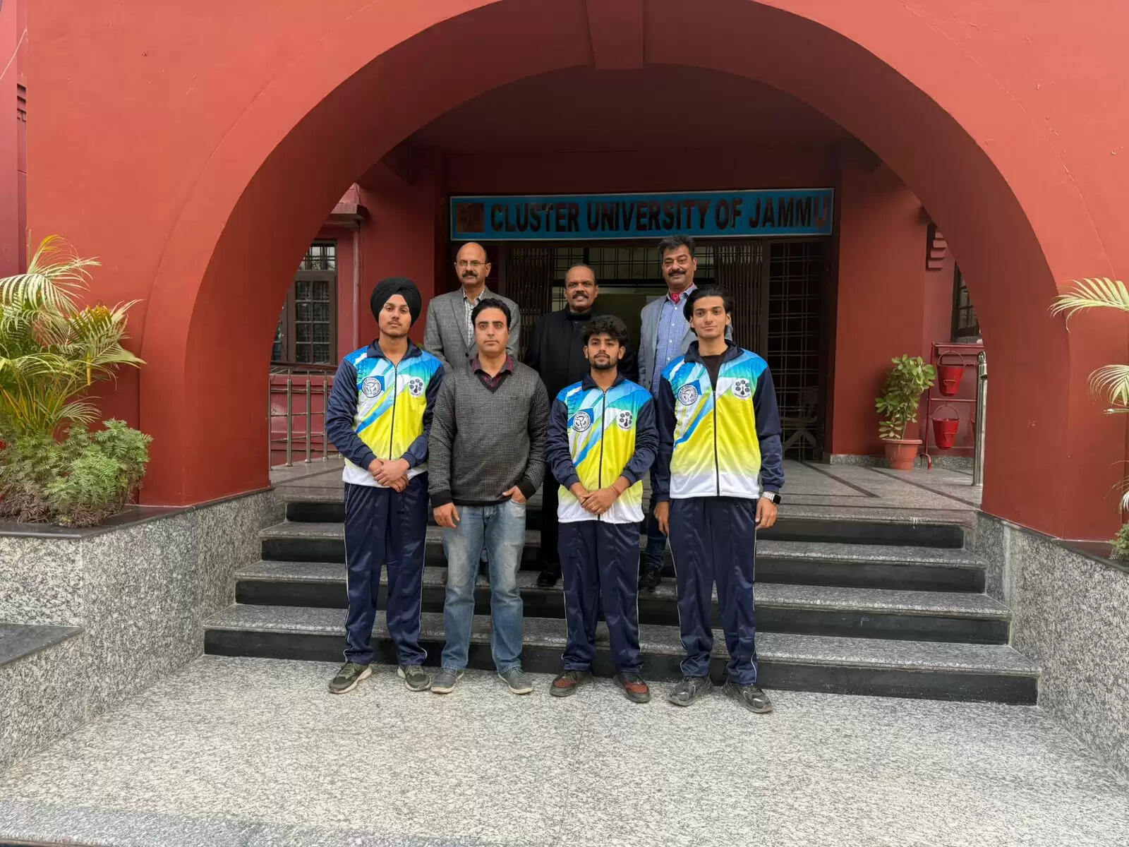 क्लस्टर यूनिवर्सिटी जम्मू की टेबल टेनिस टीम नॉर्थ ज़ोन इंटर-यूनिवर्सिटी टूर्नामेंट के लिए रवाना