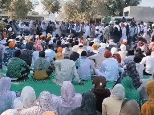 हनुमानगढ़ के संगरिया की महापंचायत में जुटे हजारों किसान, इंटरनेट बंद, धारा 163 लागू