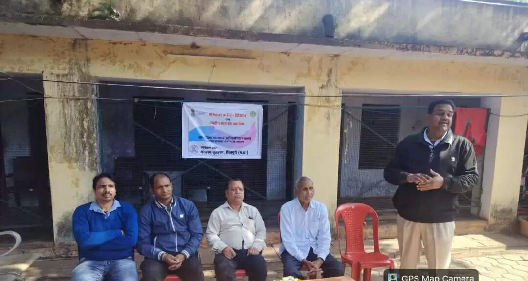 शिवपुरीः वरिष्ठजनों के लिए डिजिटल व वित्तीय साक्षरता कार्यक्रम के तहत किया गया जागरूक