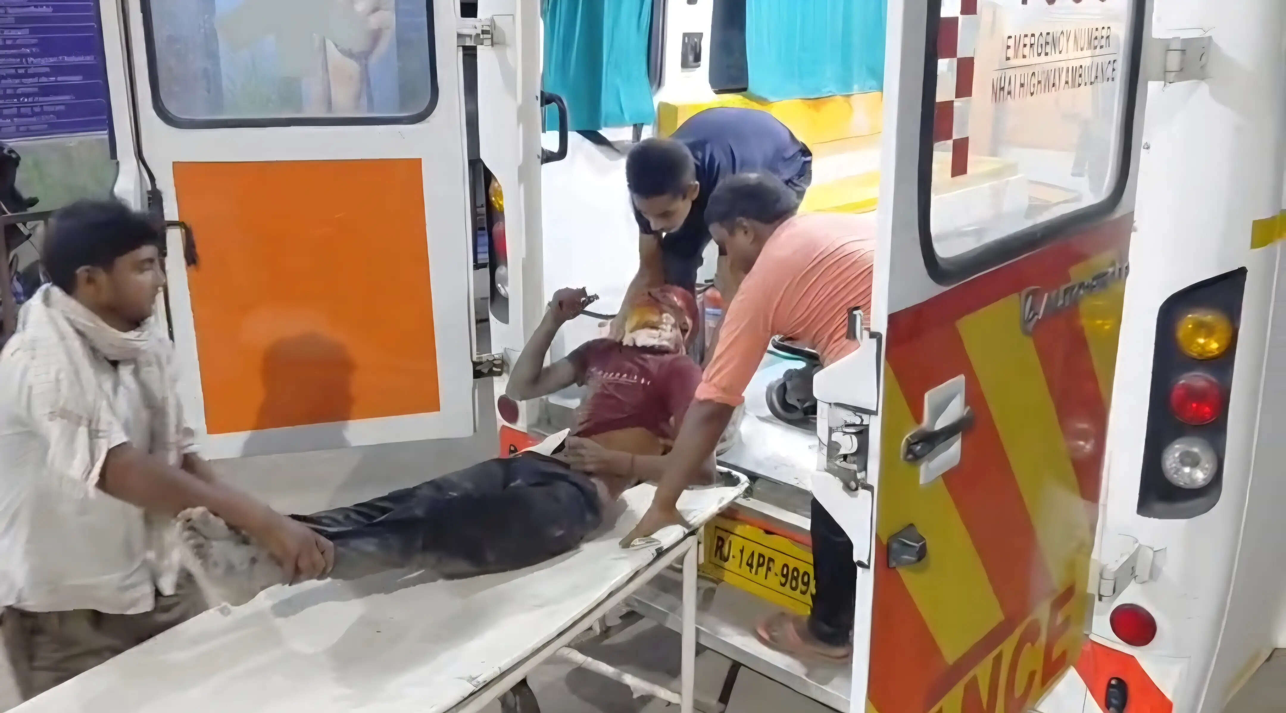 सारण में अनियंत्रित टेलर और टोटो के टक्कर में एक ही परिवार के तीन सदस्यों समेत चार की मौत