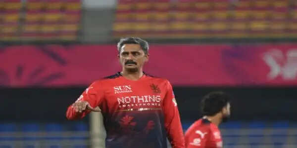 केकेआर के खिलाफ मुकाबले से पहले बोले आरसीबी के गेंदबाजी कोच,“टी20 क्रिकेट में तेज और सही फैसले लेना बेहद जरूरी”