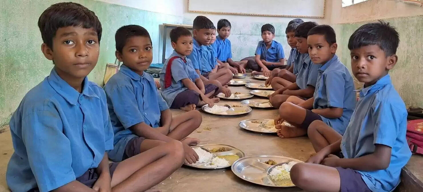 कोरबा : धुएं से मुक्ति और आहार से बच्चो को मिल रही शक्ति, आंगनबाड़ी और स्कूल में गैस चूल्हे की व्यवस्था से बन रही सेहत