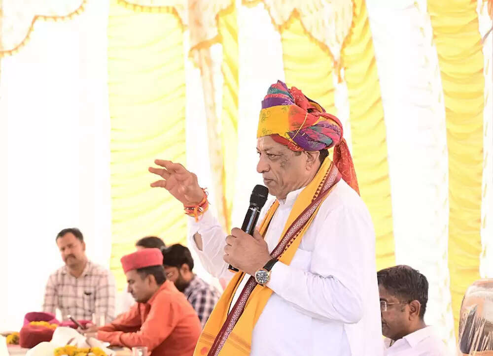 गांवों में मूलभूत सुविधाएं उपलब्ध करवाने के लिए सरकार प्रयासरत : मंत्री जोराराम