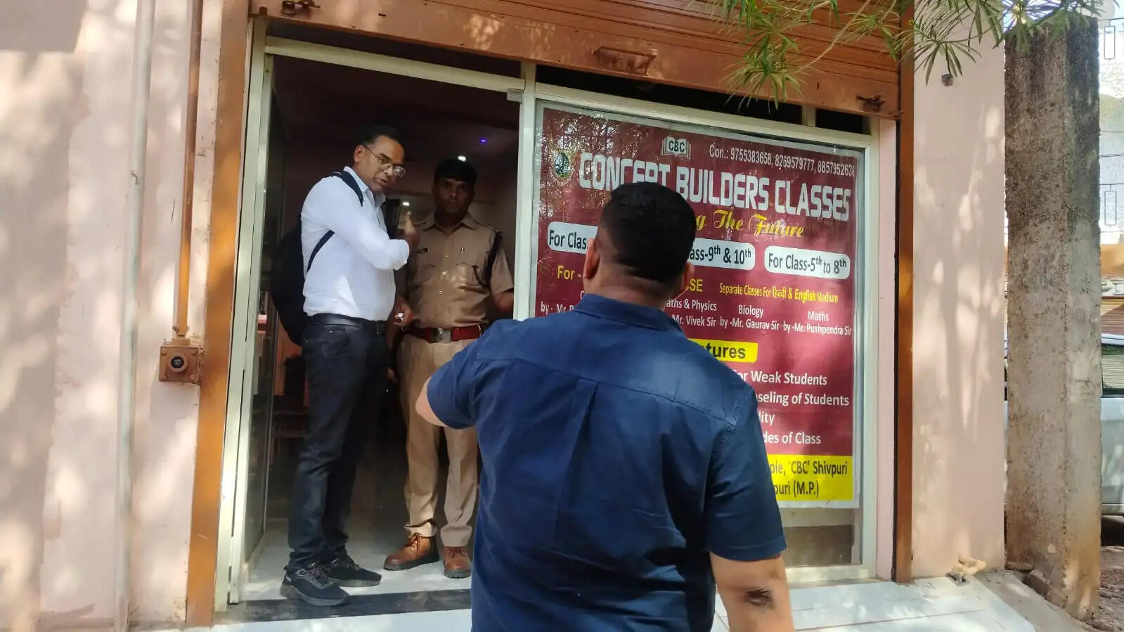 शिवपुरी में अग्नि सुरक्षा मानकों की अनदेखी पर 8 कोचिंग और शैक्षणिक संस्थानों को किया गया सील
