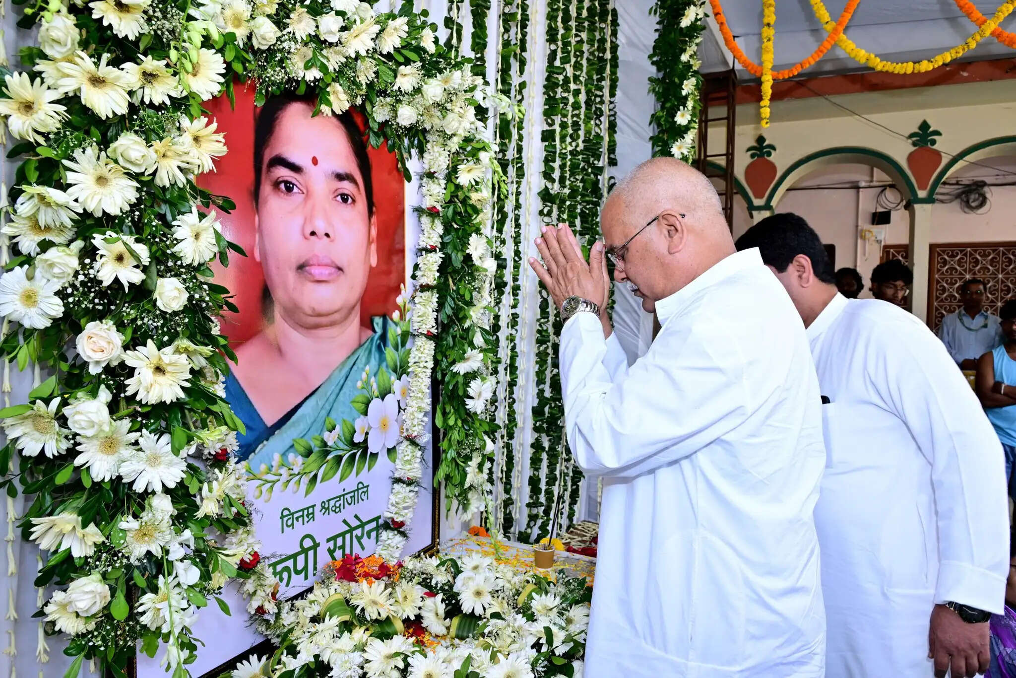 हेमंत सोरेन की मां रूपी सोरेन को श्रद्धांजलि देने पहुंचे भूपेश बघेल समेत कई नेता