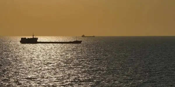रूस में ब्लैक सी तट के पास तेल टैंकर पर ड्रोन हमला, चालक दल के 23 सदस्यों को बचाया गया
