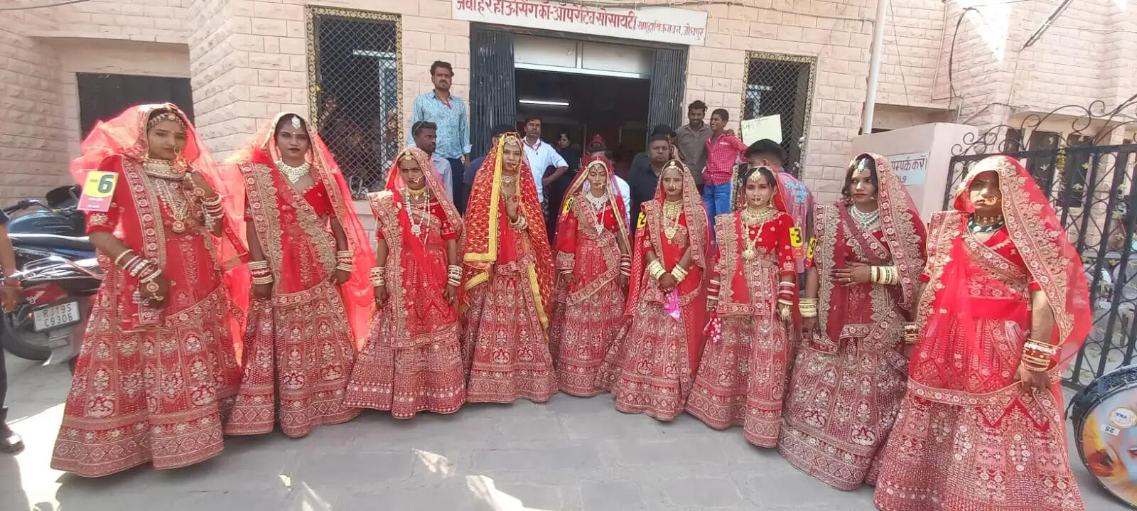 सामूहिक विवाह सम्मेलनों में 32 जोड़े बने हमसफर