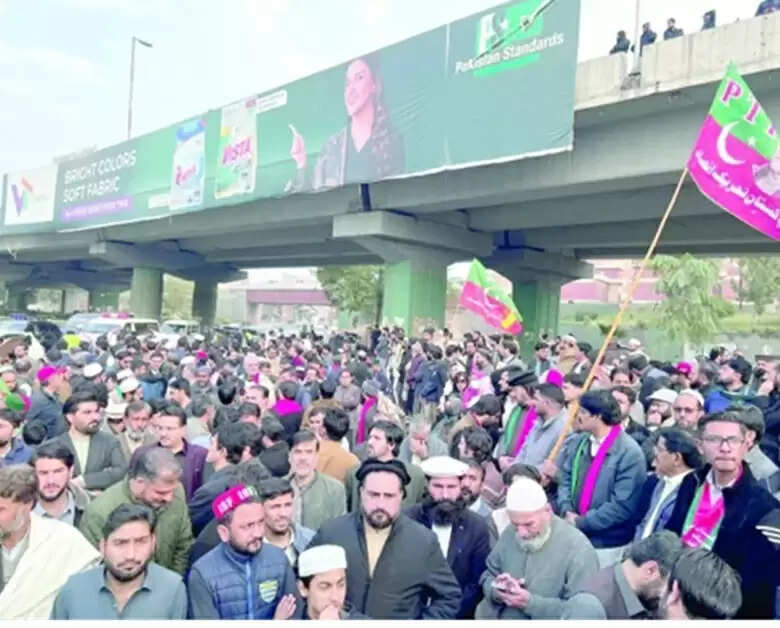 रावलपिंडी में पीटीआई के विरोध प्रदर्शन की भनक से हड़कंप, सारा शहर छावनी में तब्दील