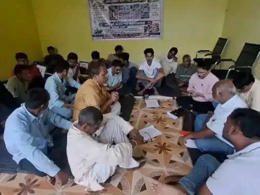 अनूपपुर: गांव की जर्जर से परेशान ग्रामीणों ने दी चक्काजाम की चेतावनी