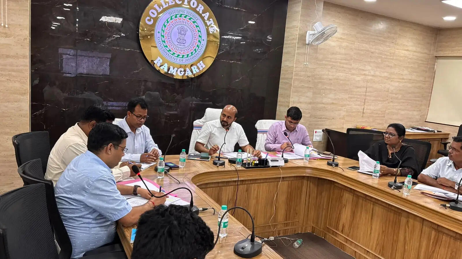 सभी विभाग समन्वय बना कर लाभुकों को दें योजना का लाभ : डीसी