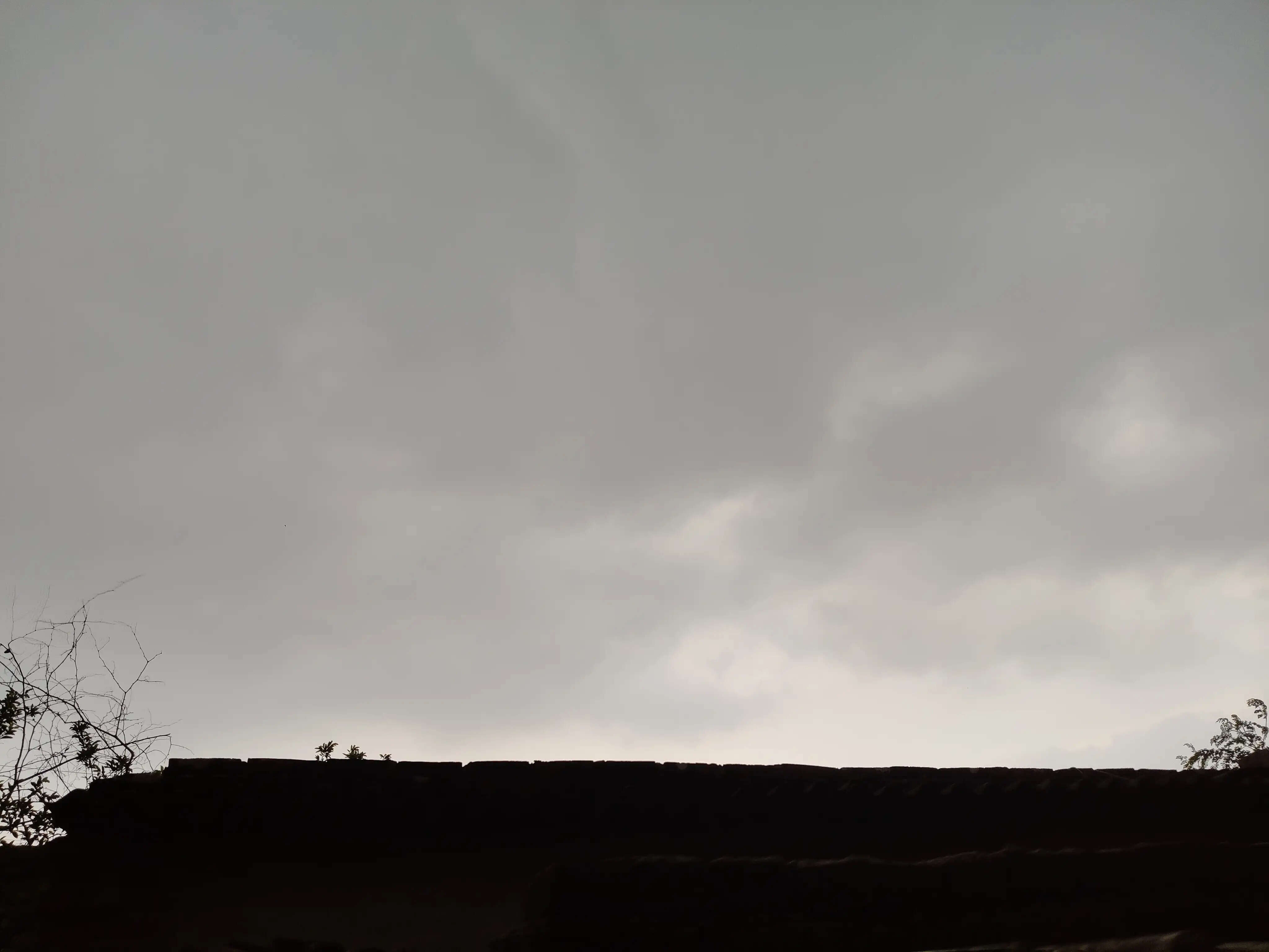 बलरामपुर : आंधी-तूफान के साथ जमकर हुई बारिश, गिरा पारा