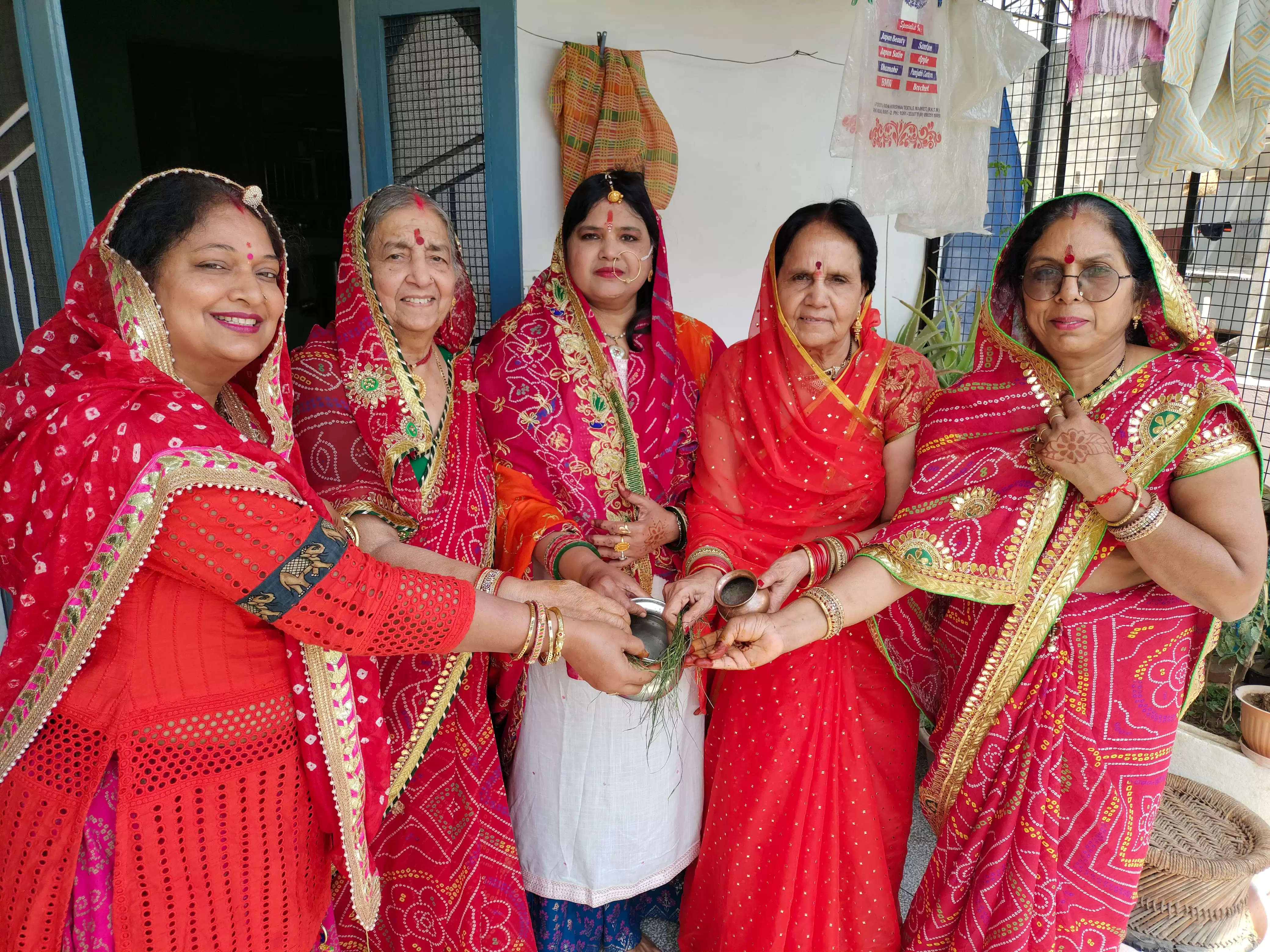 घरों में हुई गणगौर की पूजा, अलवर में शाम को महल चौक से निकलेगी शाही सवारी