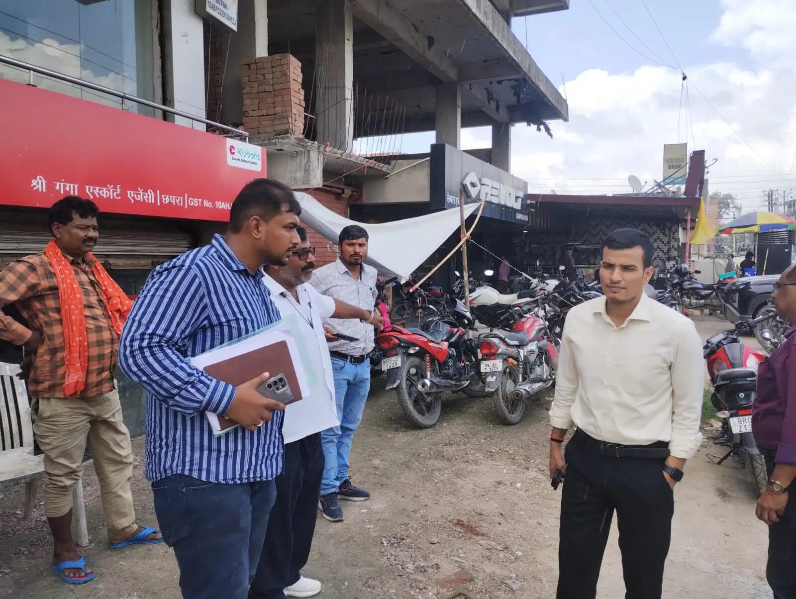 छपरा में डीडीसी ने जलजमाव क्षेत्र का किया निरीक्षण, नालों को अतिक्रमणमुक्त करने का दिया निर्देश