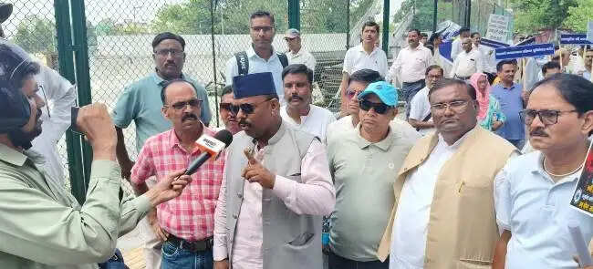 19 सूत्रीय मांगों पर समाधान नहीं होने से एससी-एसटी शिक्षक एसोसिएशन ने आंदोलन की चेतावनी दी