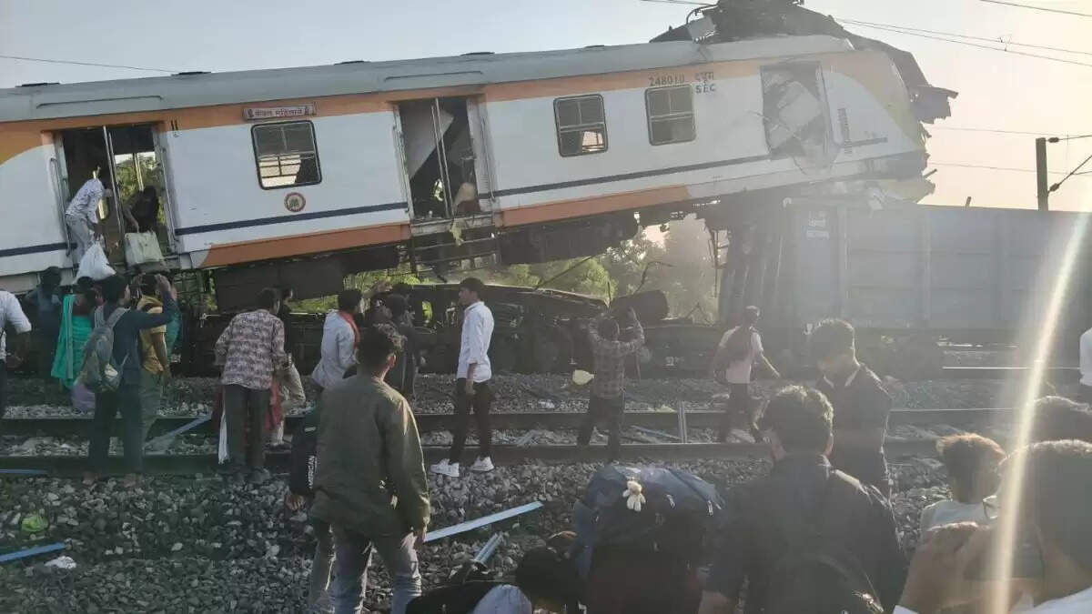 (अपडेट) छत्तीसगढ़ के बिलासपुर में पैसेंजर ट्रेन और मालगाड़ी में टक्कर, चार की मौत, रेस्क्यू आपरेशन जारी