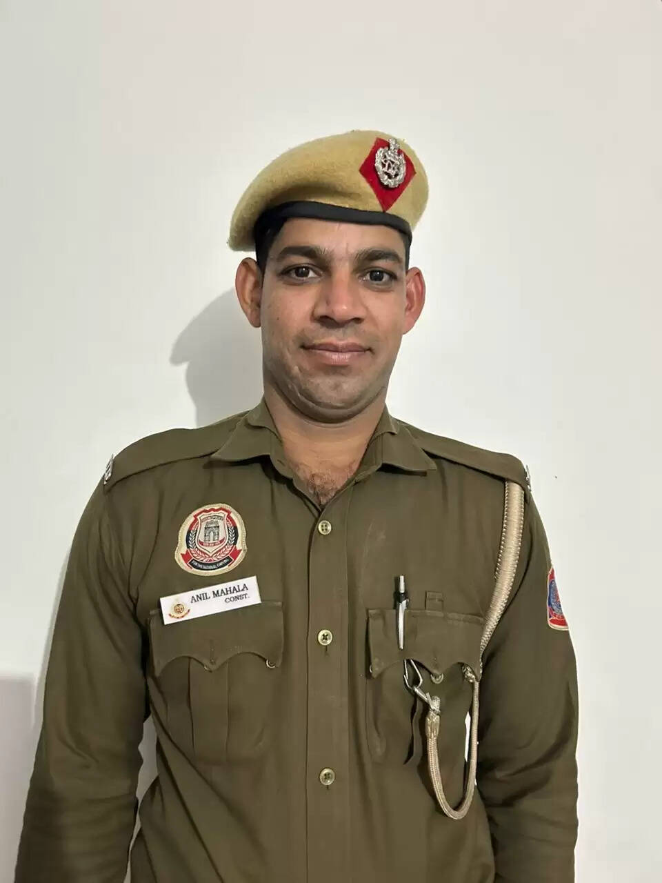 दिल्ली के मोहन गार्डन में सिलेंडर विस्फोट, सिपाही की बहादुरी से टली बड़ी अनहोनी