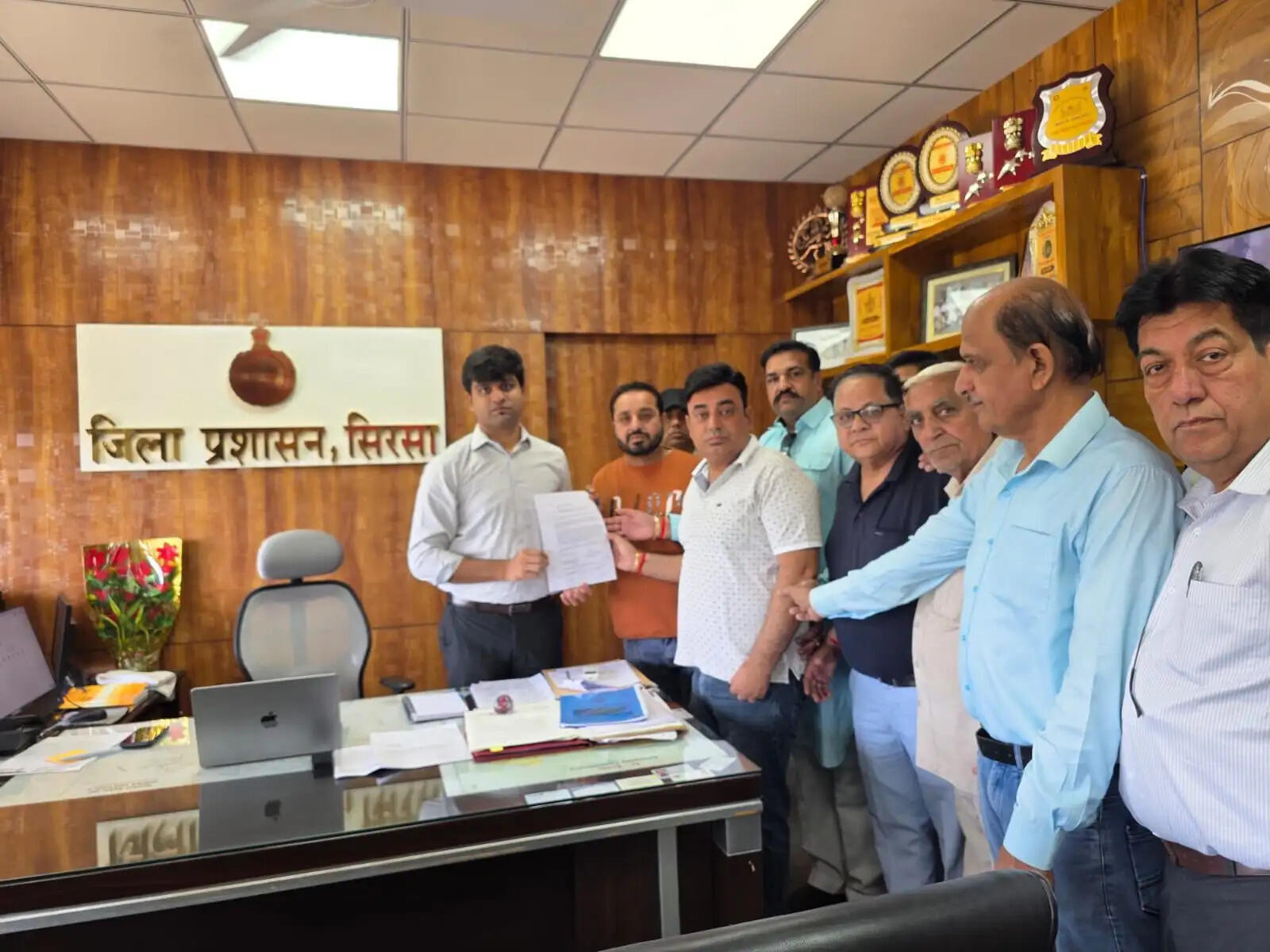 सिरसा: प्रोपर्टी डीलर एसोसिएशन ने उपायुक्त को सौंपा ज्ञापन