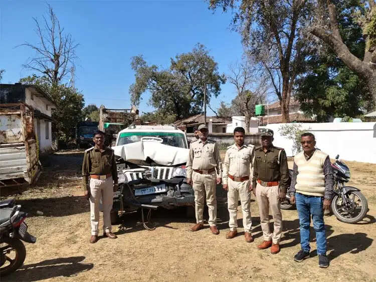 बलरामपुर&nbsp;में&nbsp;वन&nbsp;विभाग&nbsp;ने&nbsp;तीस&nbsp;नग&nbsp;साल की लकड़ी और वाहन किया&nbsp;जब्त,&nbsp;तस्कर&nbsp;फरार